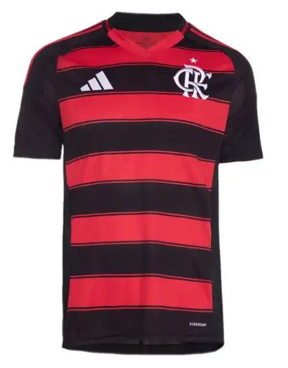 Camisa de futebol do Flamengo com largas listras horizontais em vermelho e preto. Possui o escudo 'CRF' em branco com uma estrela dourada no peito esquerdo e o logotipo da Adidas em branco no peito direito.